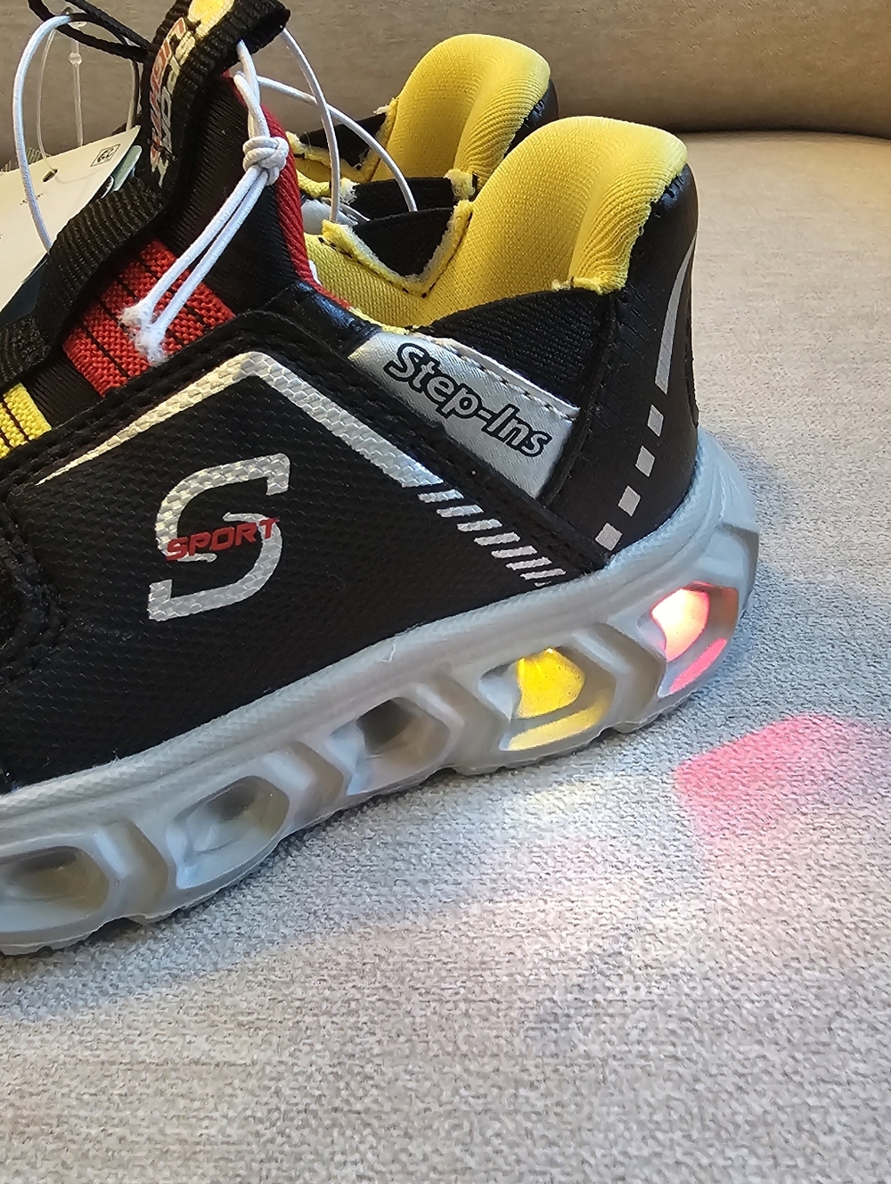 NWT Skechers Toddler Light Up Sneakers- Size 6 - Picture 2 of 4